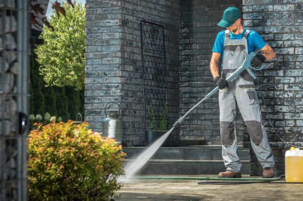 Outside House Cleaning in Knoxville