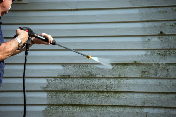 Vinyl Siding Power Washing in Knoxville