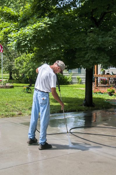 Driveway Concrete Cleaning in Knoxville