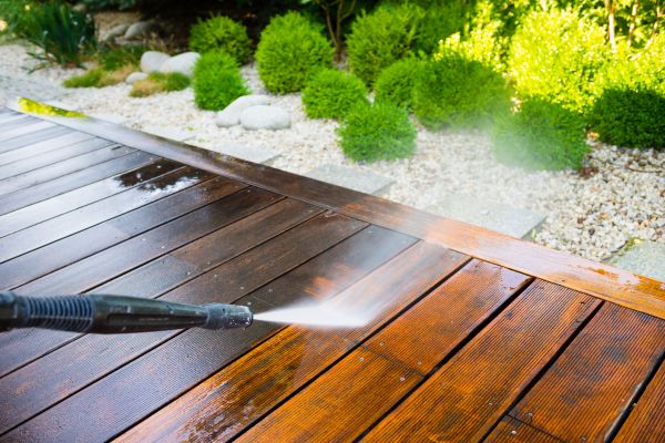 Deck Cleaning in Knoxville